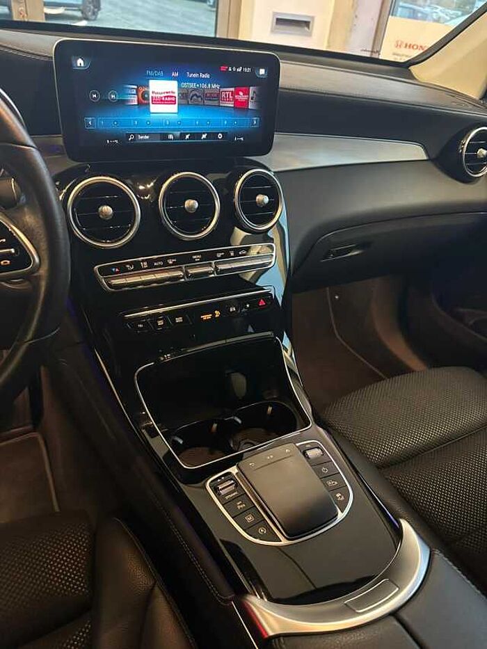 Mercedes-Benz GLC 200 4Matic 9G-TRONIC Exclusive GLC 200 4Matic 9G-Tronic