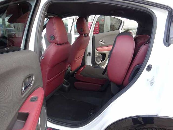 Honda HR-V 1.5 i-VTEC TURBO CVT Sport*Winterräder, Navi